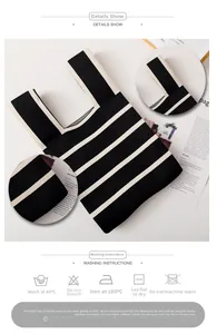 Détails de la texture tricotée d'un sac cabas à rayures noires et blanches en coton