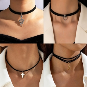 Gothic Vintage Fluweel Choker Halsketting Voor Vrouwen Legering Slang Hart Zon Maan Ster Hanger Punk Verstelbare Sieraden