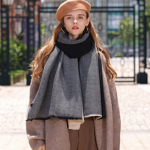 Elegant black and grey patterned cashmere-feel scarf for women with ribbed edges