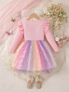 Abito rosa a maniche lunghe da bambina con farfalle e gonna in tulle sfumato arcobaleno