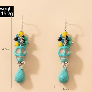Détail de boucles d'oreilles tête de mort avec dimensions 6,5cm et poids 15,2g