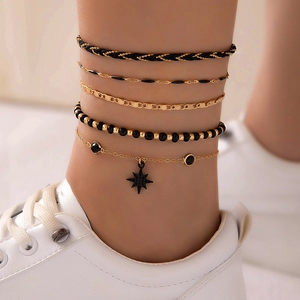 Set de 5 tobilleras doradas con cuentas negras y colgante de estrella para estilo playero