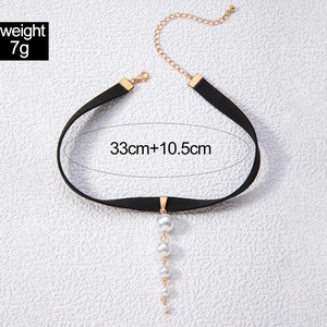 Detail of 33cm black choker with 10.5cm extension chain and five gradient faux pearls