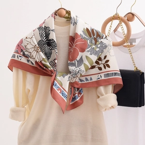 Eleganter Großer Quadratischer Schal Aus Polyester Mit Satinngefühl Französischer Retro Blumen Tropisches Blatt Zebra Druck