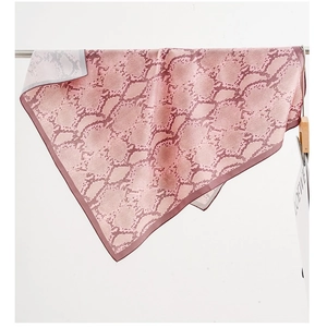 Eleganter rosa Seidenimitat-Schal mit feinem braunem Schlangenmuster-Tierprint