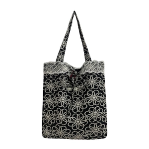 Sac fourre-tout fleuri brodé minimaliste avec dentelle et écusson You Are Cute