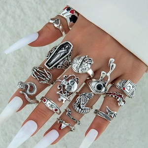 Gothic Punk Skull Rings For Women Men Vintage Dark Style Heart Snake Eye Poker Card Alloy Finger Jewelry Gift
