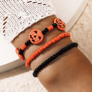 Σετ 3 βραχιολιών Halloween με μαύρες χάντρες και πορτοκαλί κρεμαστό κολοκύθας