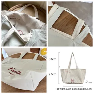Beige Canvas-Tragetasche mit roter Welpen-Stickerei und detaillierten Produktmaßen