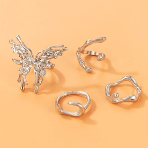 Set di quattro anelli in argento con farfalla e stile metallo liquido su arancione