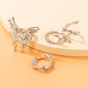 Set di 3 anelli farfalla in argento stile metallo liquido con forme geometriche fluide