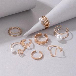Set di 7 anelli placcati in oro con onde elettrocardiogramma e accenti di perle