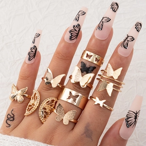 Set di 9 anelli a farfalla dorati con design geometrici boho per dita femminili