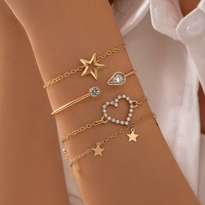 5-teiliges goldenes Armband-Set mit Herz-, Stern- und Strass-Anhängern für Damen