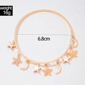 Gold star and moon charm bracelet detail showing 16g weight and 6.8cm diameter dimensions