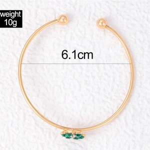 Detail view of gold floral pearl open bangle showing 10g weight and 6.1cm inner diameter