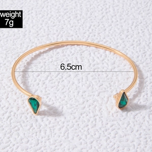 Detail view of gold floral bangle showing 6.5cm diameter and 7g weight specifications