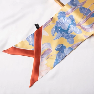 Elegante bufanda estrecha de estilo francés con estampado floral amarillo y azul
