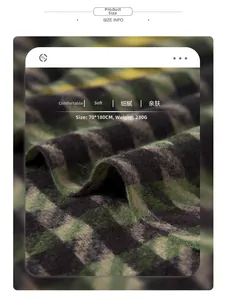 Λεπτομέρεια του παχιού κασκόλ houndstooth με μέγεθος 70x180cm και μαλακή υφή υφάσματος