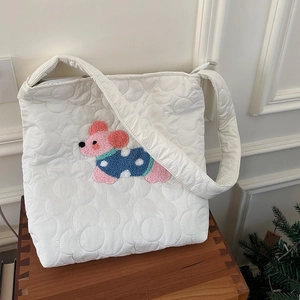 Sac à bandoulière matelassé blanc avec broderie de chien mignon et sangle large