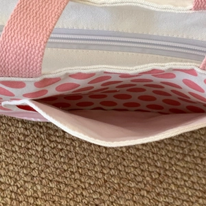 Close-up of the internal pocket and zipper closure of the pink polka dot lunch bag