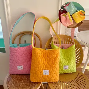 Women Quilted Heart Crossbody Bag Reversible Large Capacity Polyester Shoulder Bag Colorblock Casual Ins Style