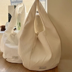 Minimalist beige vertical pleated tote bag featuring large capacity and lightweight design