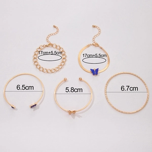 Détails d'un lot de 5 bracelets dorés avec breloques papillon bleu et spécifications