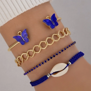 Ensemble de bracelets dorés bohèmes avec papillons bleus et strass étincelants