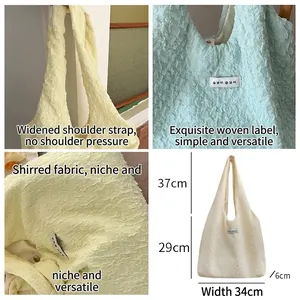 Borsa tote francese in tessuto stropicciato a bolle giallo pastello e verde menta