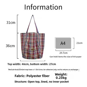 Detailed size specifications for plaid canvas tote bag showing dimensions and A4 capacity