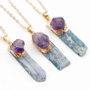 Collier Avec Pendentif En Pierre Brute Améthyste Et Cyanite Naturelles Plqué Or Colonne Minérale Irrégulière Bijoux De Guérison
