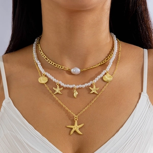 Three-layer bohemian gold necklace with starfish, seashell pendants and pearls for women