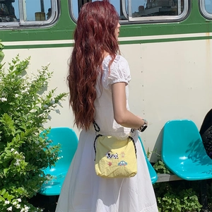 Petit sac bandoulière jaune en toile avec broderie mignonne et cordon de serrage