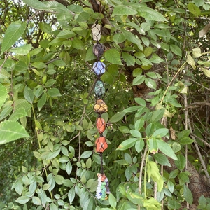 Pendaglio artigianale con sette pietre naturali dei chakra e corda intrecciata per casa e auto