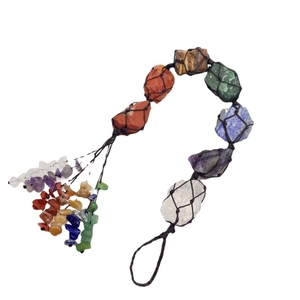 Decorazione da parete fatta a mano con 7 pietre naturali chakra e corda intrecciata nera