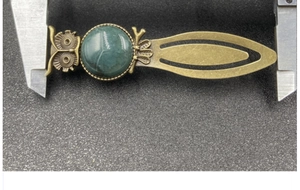 Detailed measurement of vintage owl bookmark with green natural stone in bronze alloy