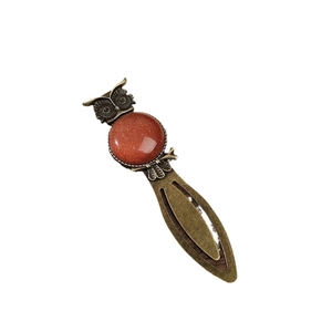 Vintage owl bookmark in bronze alloy with a reddish-brown natural stone inlay