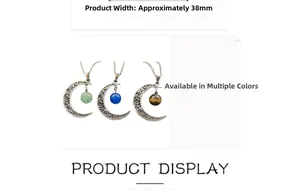 Détail du pendentif lune évidé avec perles colorées et largeur de 38 mm