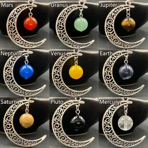 Collier Pendentif Lune Ajourée en Alliage Rétro Avec Sphère de Pierre Précieuse Planète Bijoux Galaxie pour Femme Cadeau