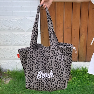 Leopard-Print Canvas-Tragetasche mit Beach-Schriftzug und orangefarbenem Detail