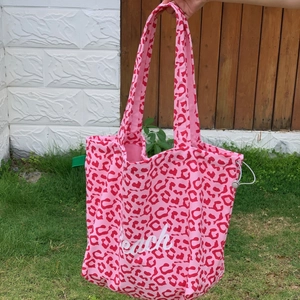 Große Canvas-Tragetasche mit Leopardenmuster in Rosa und Rot für Strand und Einkauf