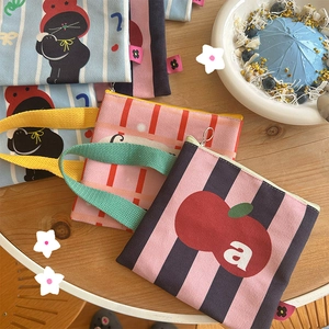 Zomerse canvas handtassen met schattige cartoon katten- en appelpatronen in kleur