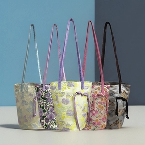 Borsa a Secchiello Jacquard da Donna con Fiori e Farfalle in Poliestere Tela Borsa a Spalla con Coulisse Casual Moda Tote