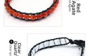 Détail de bracelets faits main en cuir tressé avec perles d'agate rouge et quartz clair