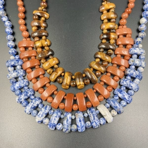 Collier multicouche en pierres naturelles avec perles d'oeil de tigre et de sodalite