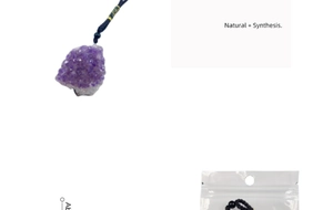 Dettaglio di un ciondolo in cristallo di ametista viola grezza con cordino nero intrecciato