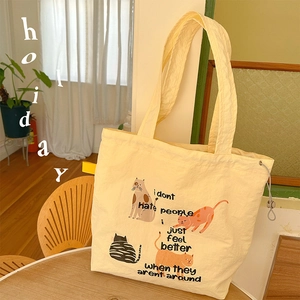 Minimalistische beige Nylon-Tasche mit niedlicher Katzen-Illustration und Kordelzug