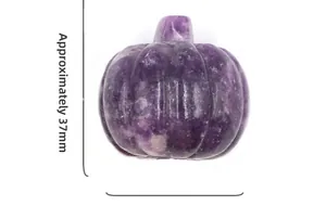 Dettaglio della zucca in cristallo viola scolpito con misure di circa 37mm di altezza