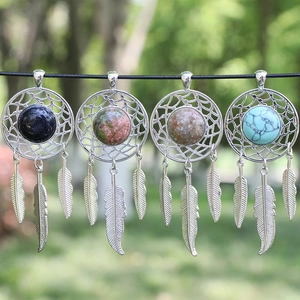 Collar colgante atrapasueños con piedras naturales de ágata y plumas de metal étnicas